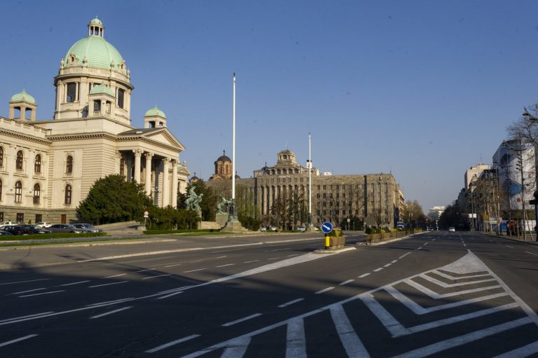 Во Белград е прогласена вонредна состојба