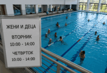 Кога јавниот базен станува симбол на повлекување на женските права