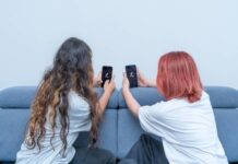 Светот воведува забрани за социјалните мрежи за деца под 16 години – дали тоа е вистинското решение?